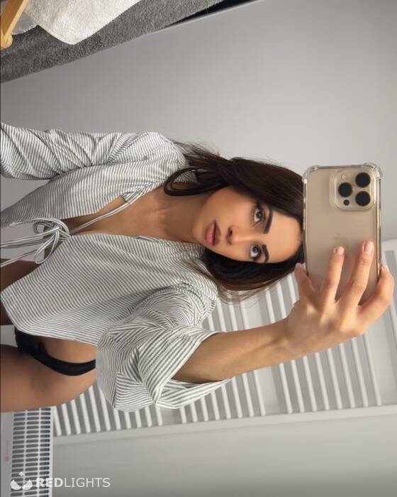 Anitta Petite (Foto)