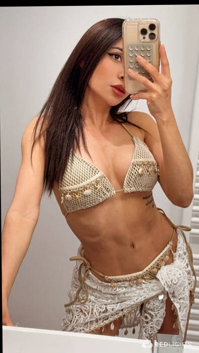 Anitta Petite (Foto)