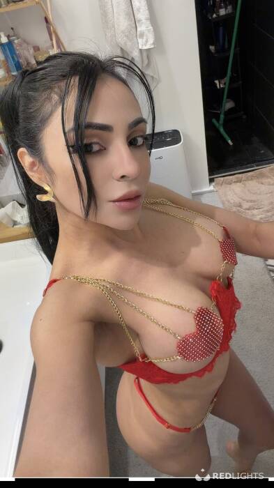 Anitta Petite (Foto)