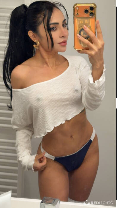 Anitta Petite (Foto)