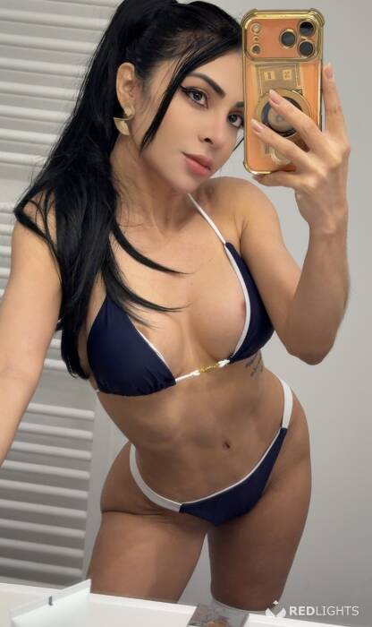 Anitta Petite (Foto)