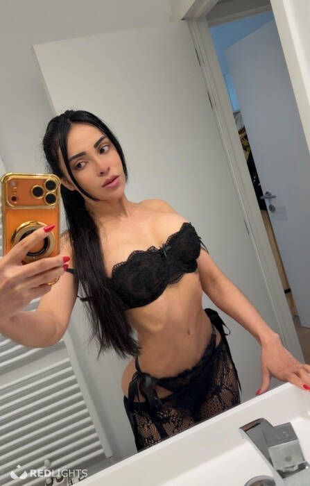 Anitta Petite (Foto)