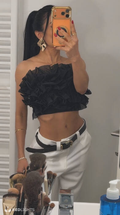 Anitta Petite (Foto)