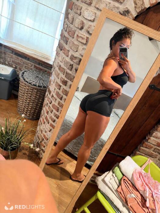Elora Savage (Foto)