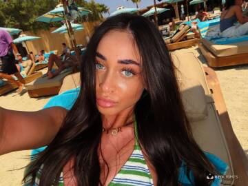 Ava (Foto)