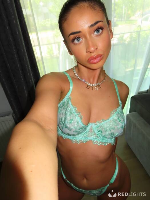 Ava (Foto)