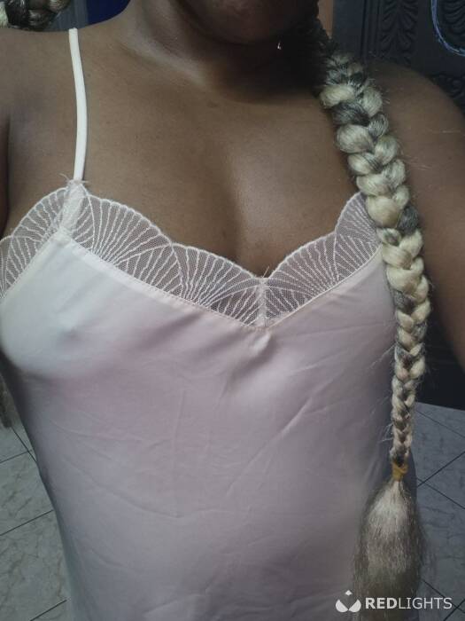 Hete brunette (Foto)