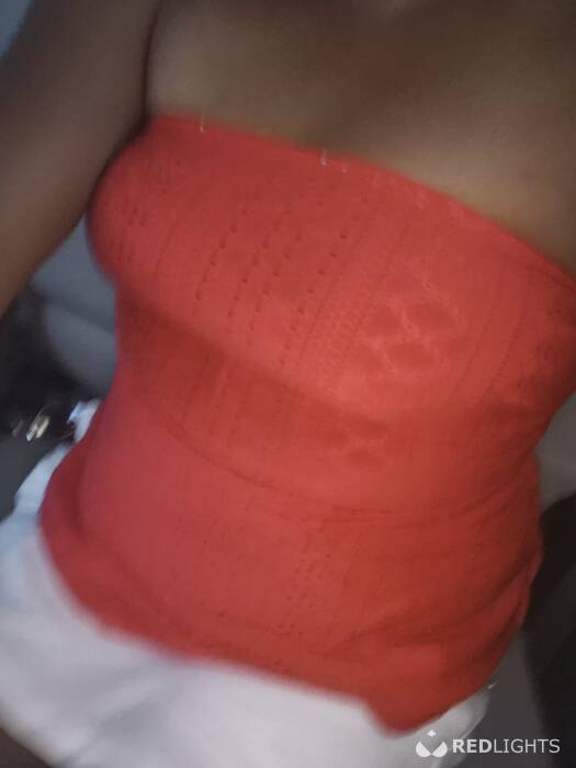 Hete brunette (Foto)