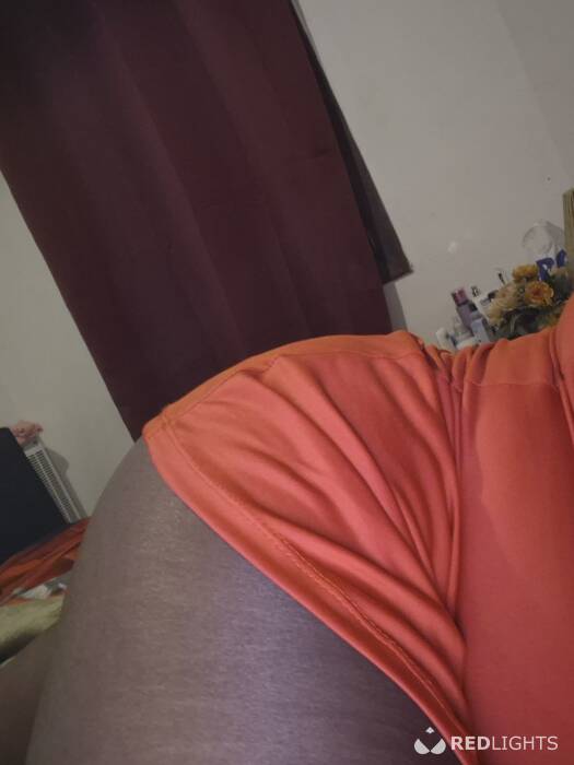 Hete brunette (Foto)