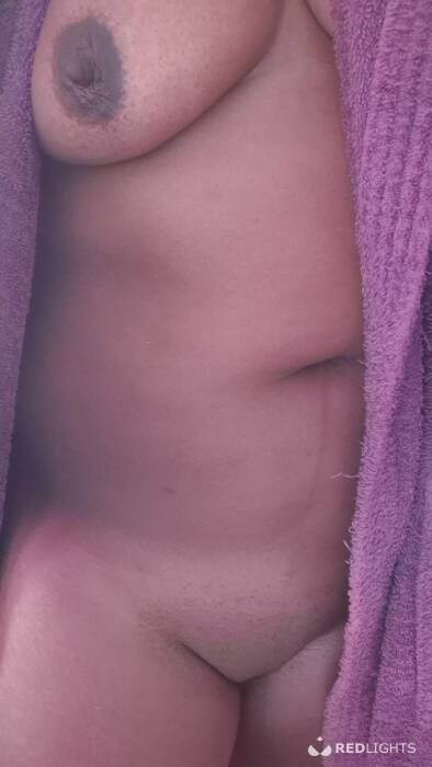 Hete brunette (Foto)