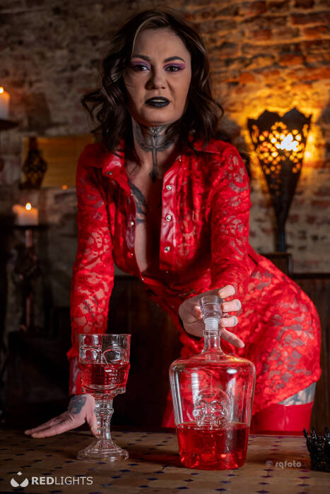 Meesteres Kiana (Foto)