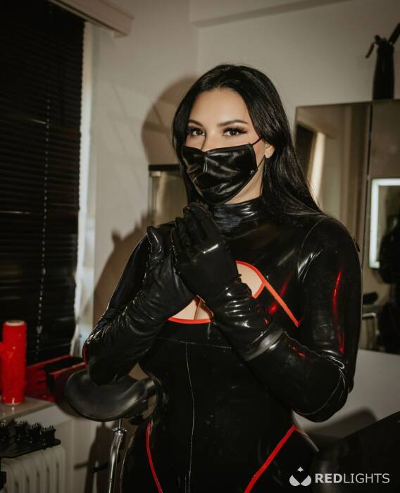 Mistress NAELLE (Foto)