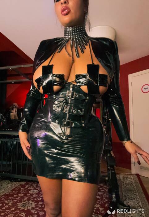 MISTRESS NAELLE (Foto)