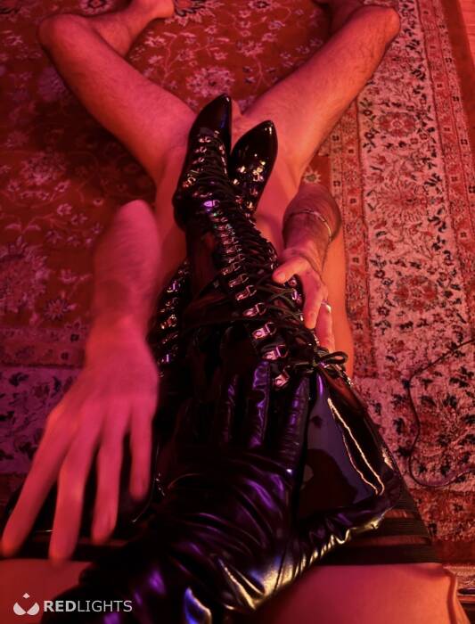 Mistress NAELLE (Foto)