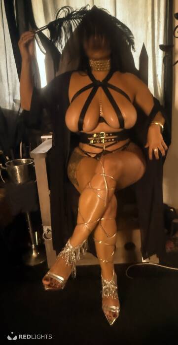 Mistress NAELLE Luxury (Foto)
