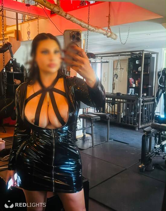 Mistress NAELLE Luxury (Foto)
