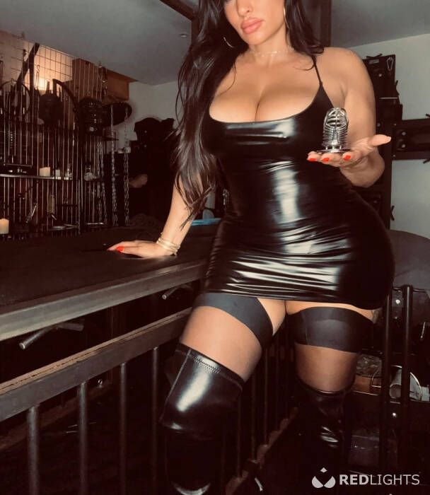 Mistress NAELLE Luxury (Foto)