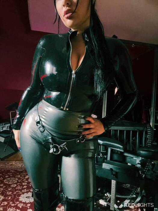 MISTRESS NAELLE (Foto)