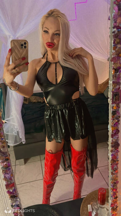 DOLL (Foto)