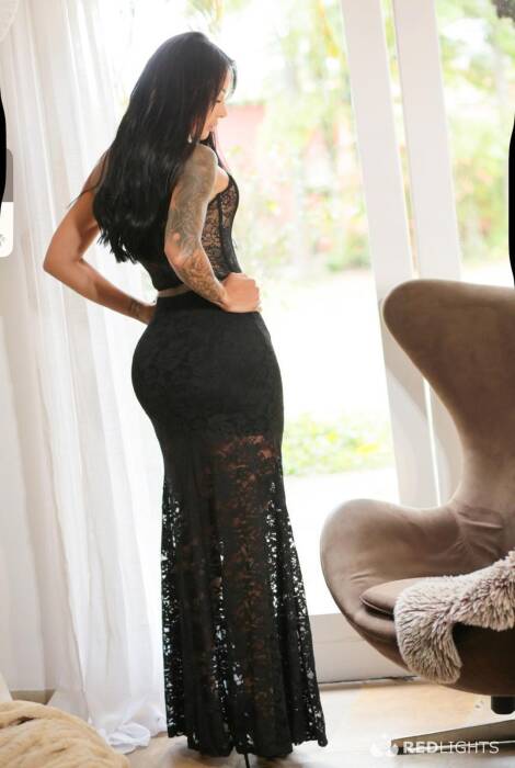 Larissa brune (Foto)