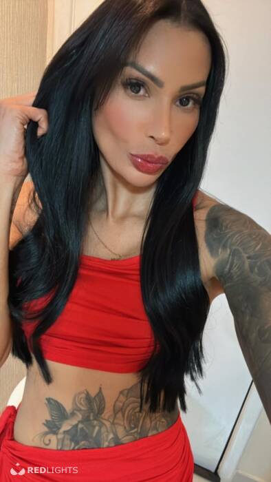 Larissa brune (Foto)