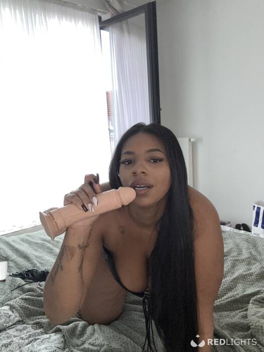 Alice bombom le meilleur anal et fellation (Foto)