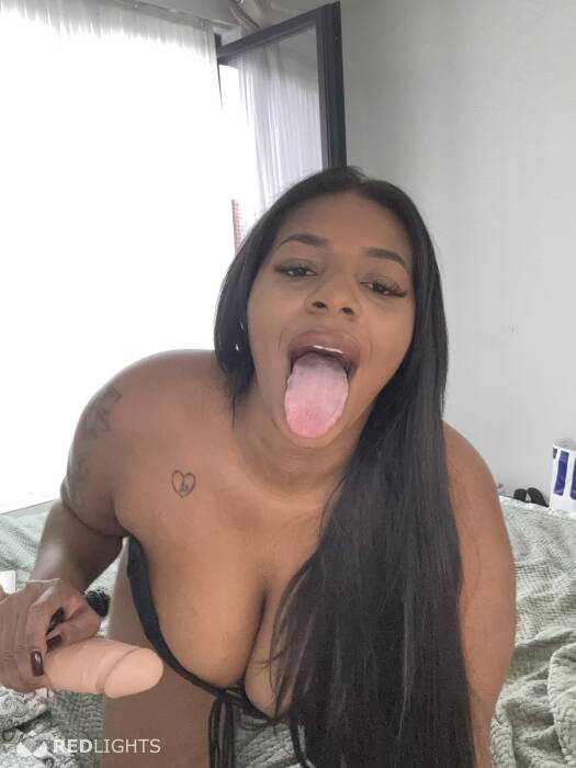 Alice bombom le meilleur anal et fellation (Foto)