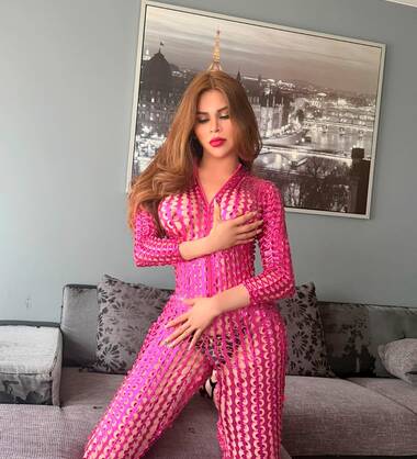 Valeria transexual Party girl