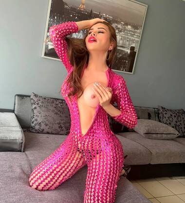 Valeria transexual Party girl