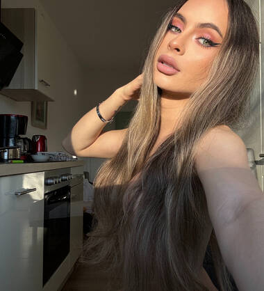 Alexandra leon