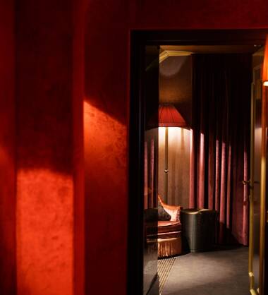 SCARLET LOVE  HOTEL OPEN