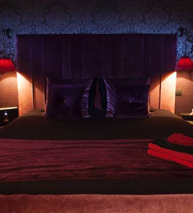 SCARLET LOVE  HOTEL OPEN