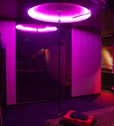 SCARLET LOVE  HOTEL OPEN