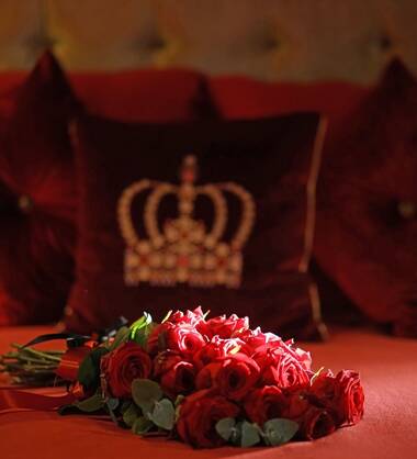 SCARLET LOVE  HOTEL OPEN