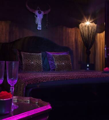 SCARLET LOVE  HOTEL OPEN