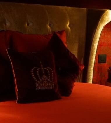 SCARLET LOVE  HOTEL OPEN