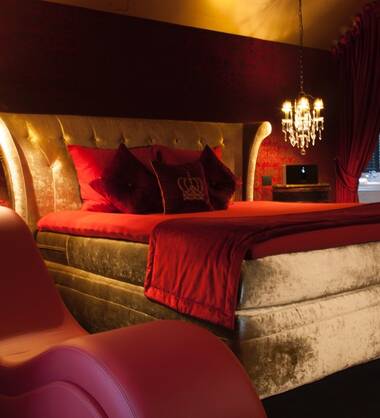 SCARLET LOVE  HOTEL OPEN