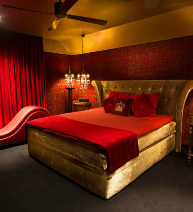 Scarlet rendez-vous lounge bar