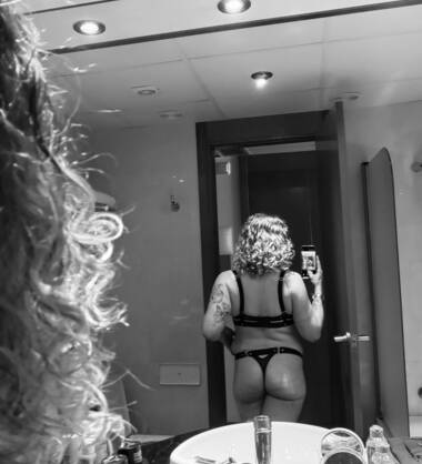 Curly shirley
