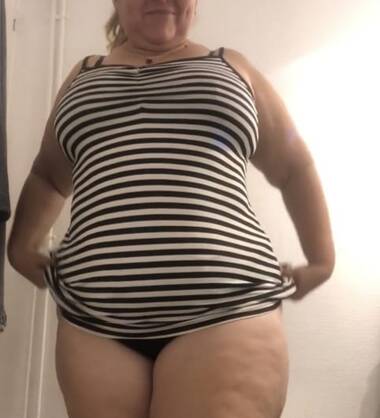 NOEMI HOT LATIN