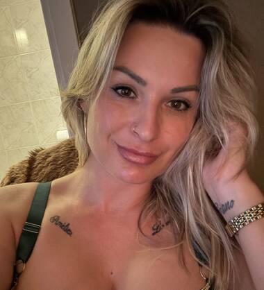 massage  en seks date  Naomi