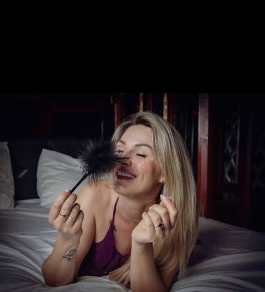 massage  en seks date  Naomi