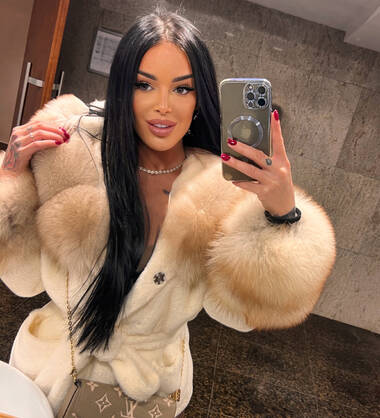 Roxiii party girl high class