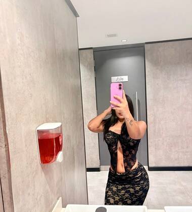ARIEL HOT