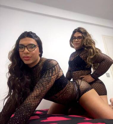 Transseksueel trio vol melk