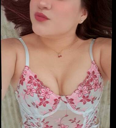 Romina hot