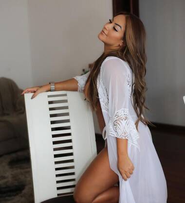 Pyetra Une femme douce, attirante et agrable