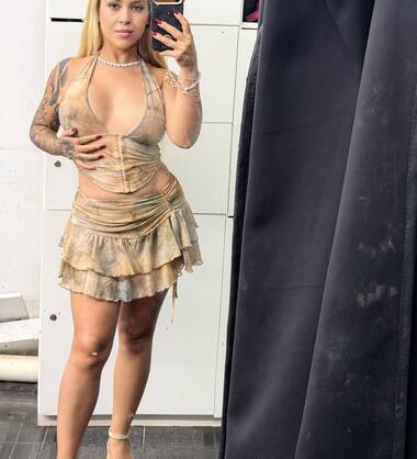 Mia hot