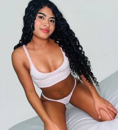 I\'m a sexy, petite girl