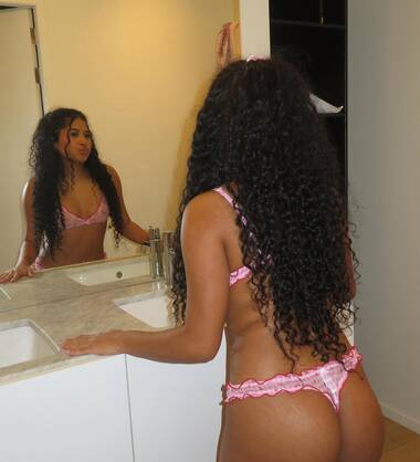 I\'m a sexy, petite girl